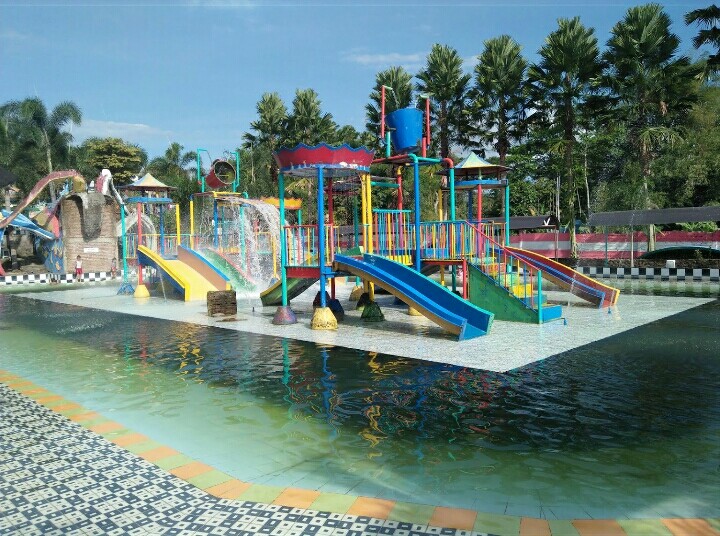 Tiara Waterpark Jember Tujuan tempat wisata keluarga - TOPWISATA