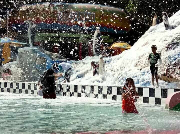 Tiara Waterpark Jember Tujuan tempat wisata keluarga - TOPWISATA