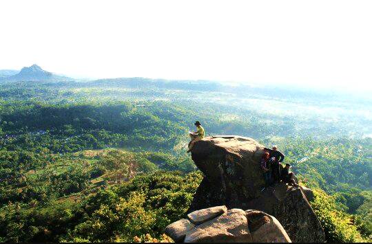 J88 Jelbuk Jember, Sensasi Keindahan Bukit Di Atas awan – Bukit Di Atas Awan