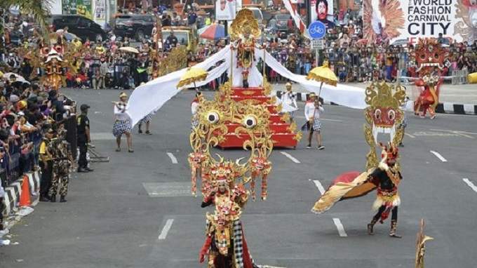 Indahnya Parade Berjalan JFC