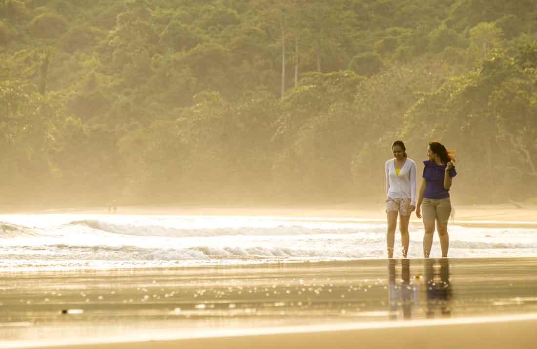 Suasana di Pantai Nangelan